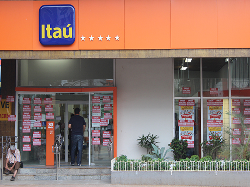 Leia mais sobre o artigo Itaú é condenado a indenizar bancário obrigado a transportar valores