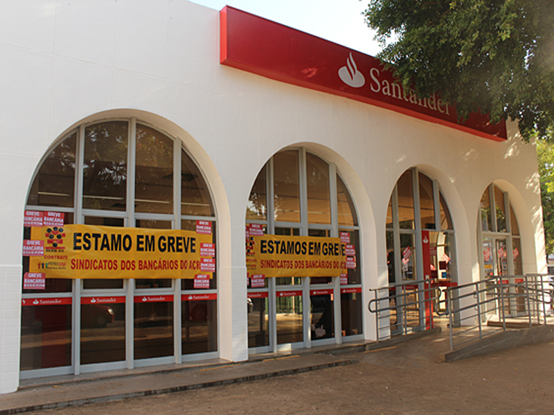 Você está visualizando atualmente Santander: gestor assedia funcionários no período de greve