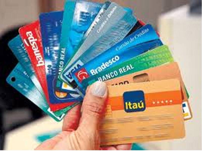 Leia mais sobre o artigo Juros de cartão de crédito disparam e batem recorde