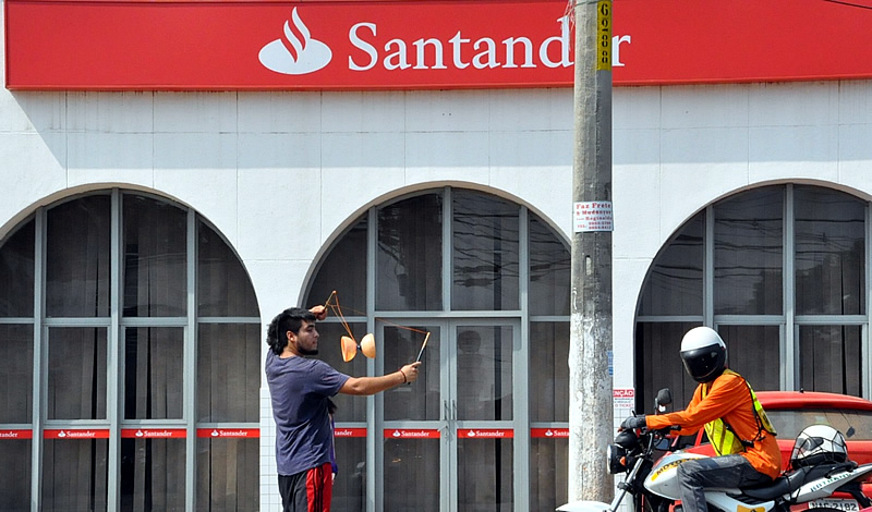 Você está visualizando atualmente Contraf-CUT retoma negociações com Santander no dia 12 de março