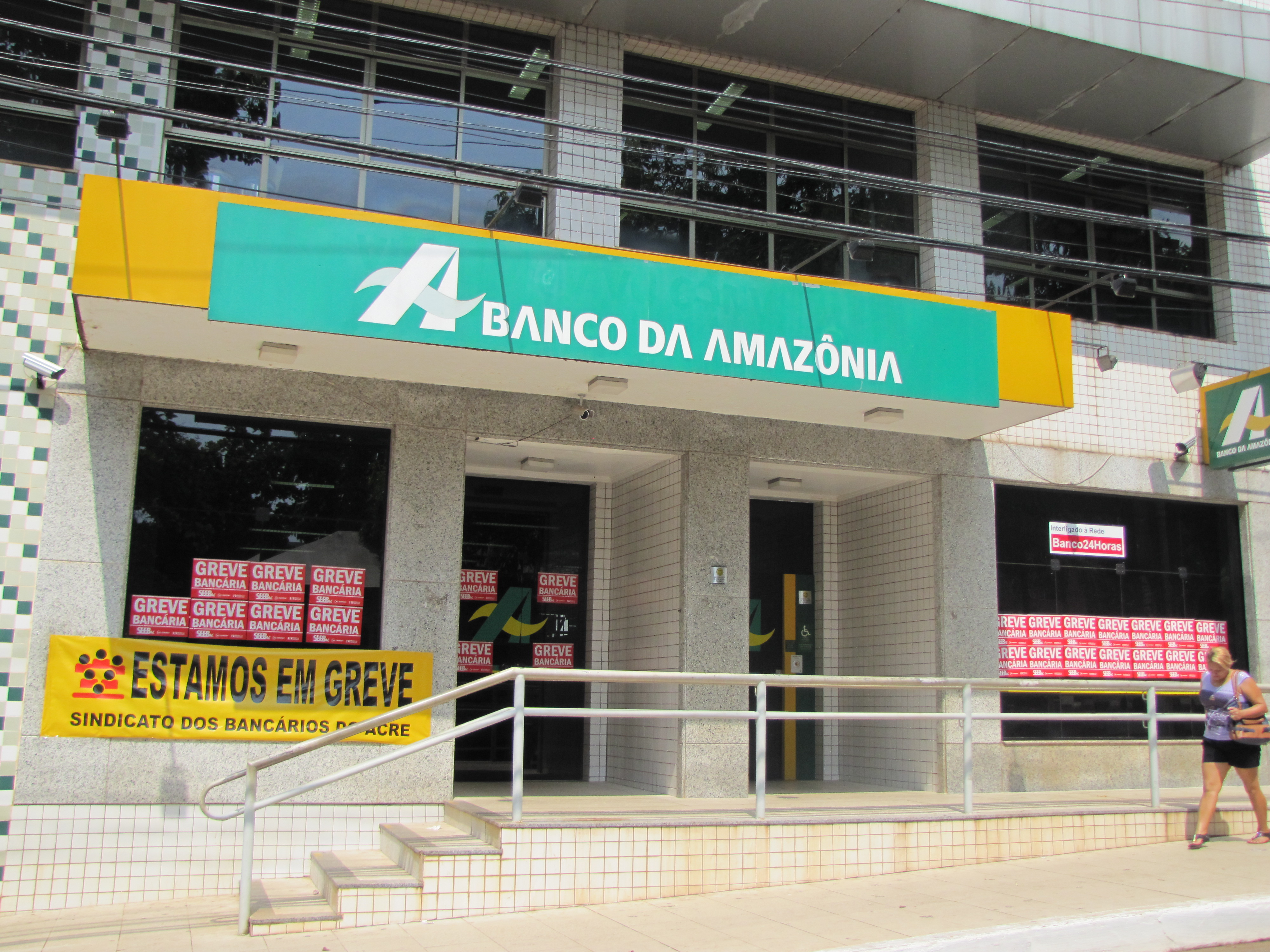 Leia mais sobre o artigo Contraf-CUT assina termo prévio ao acordo aditivo do Banco da Amazônia
