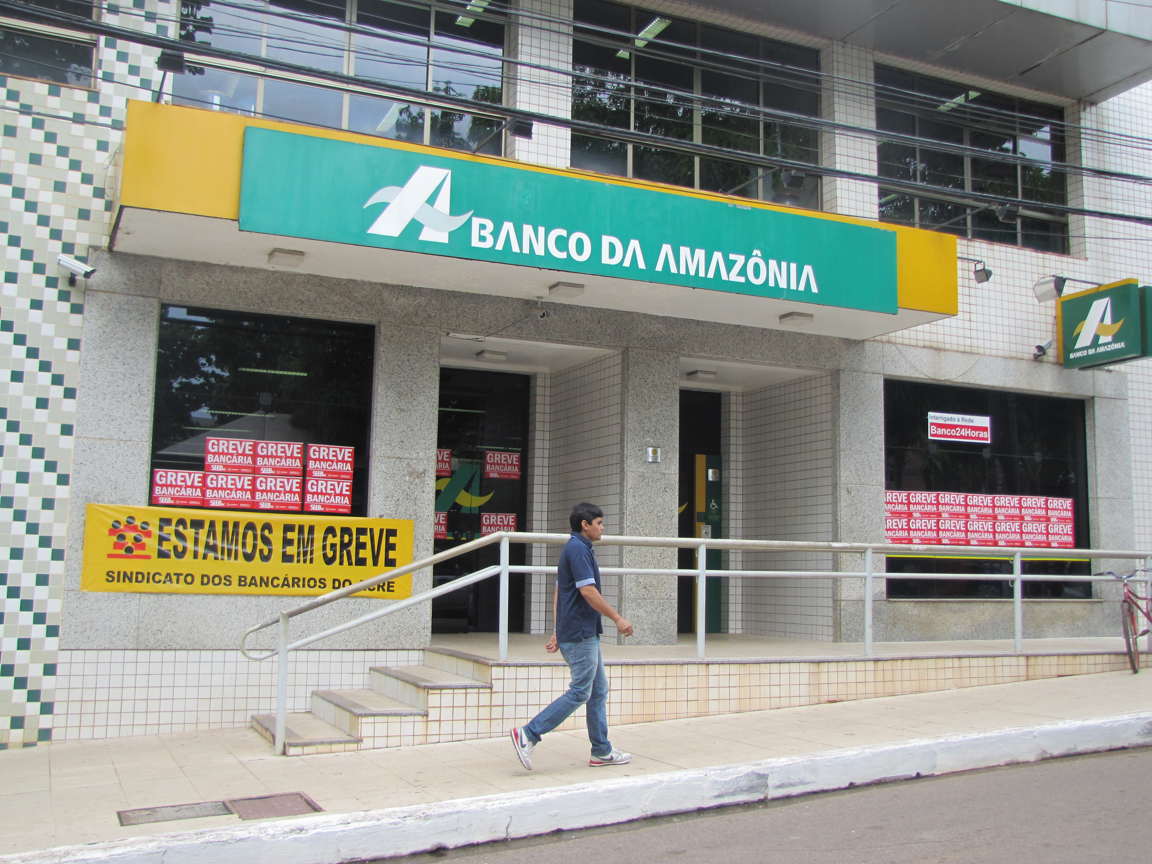 Você está visualizando atualmente Força da greve obtém negociação com Banco da Amazônia nesta segunda