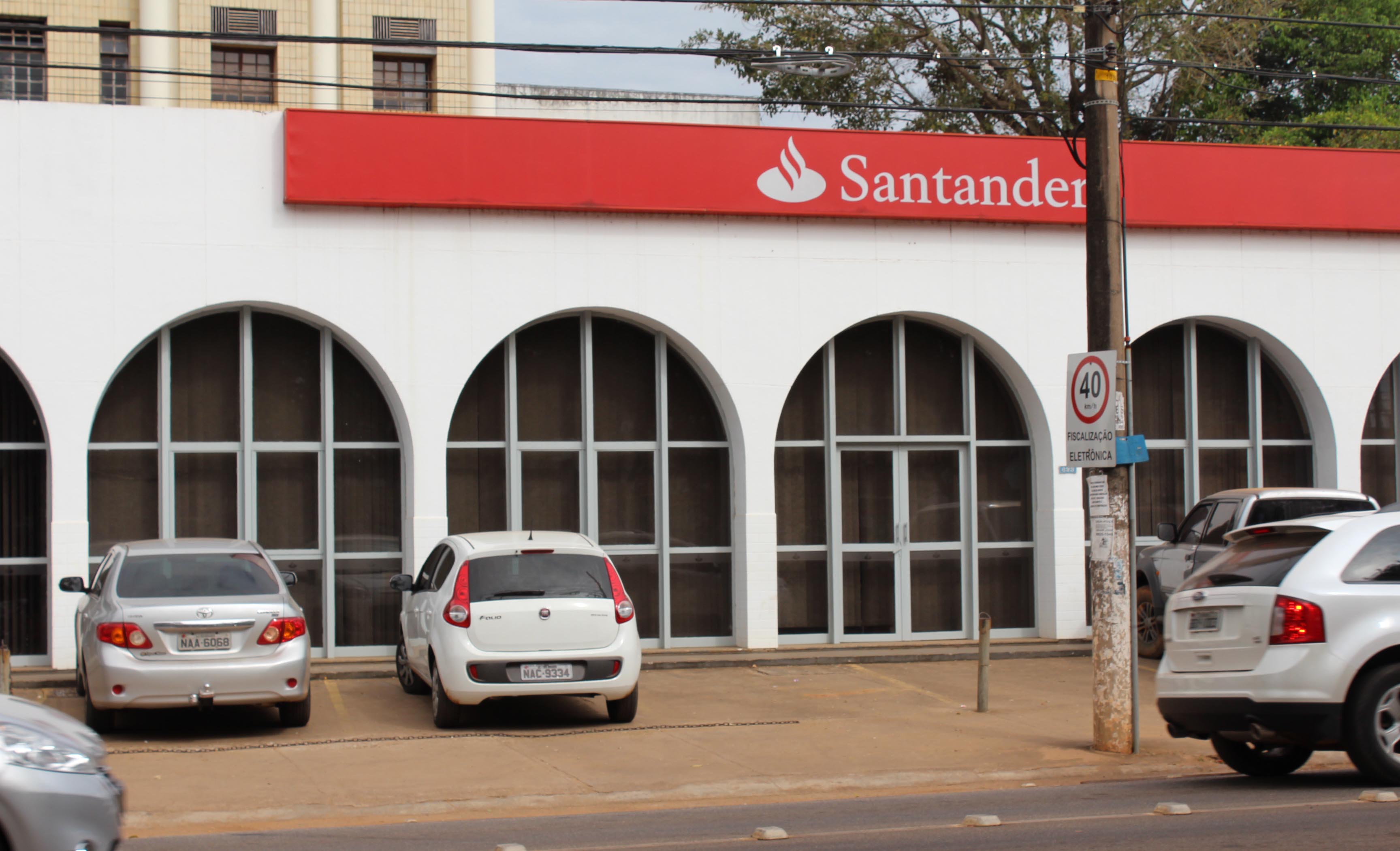 Leia mais sobre o artigo Bancários realizam dia nacional de luta por avanços no aditivo do Santander