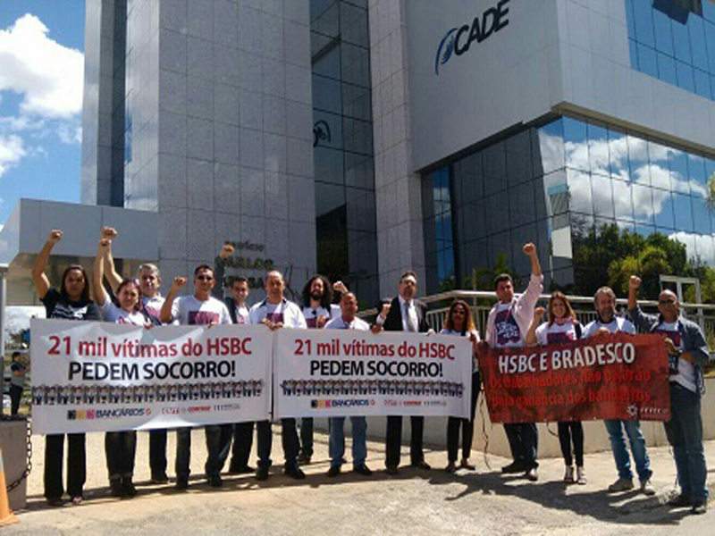 Leia mais sobre o artigo Bancários do HSBC fizeram manifestação em Brasília para defender o emprego