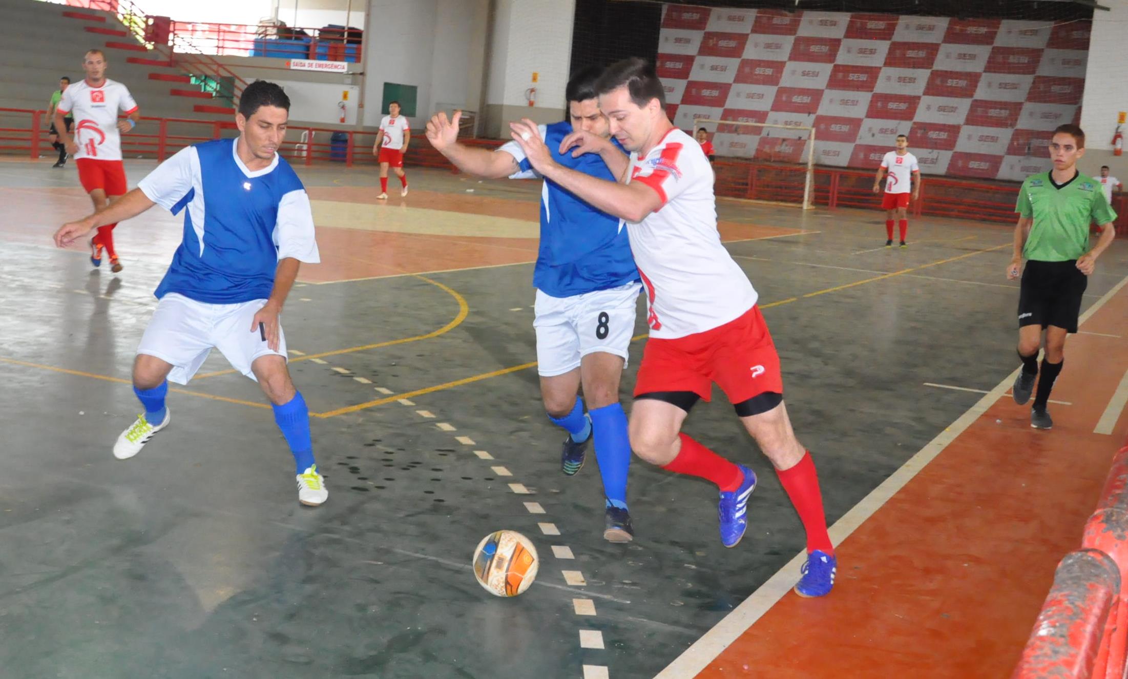 Você está visualizando atualmente Duas goleadas e um empate marcam a 3ª rodada da 23ª Copa Bancária de Futsal