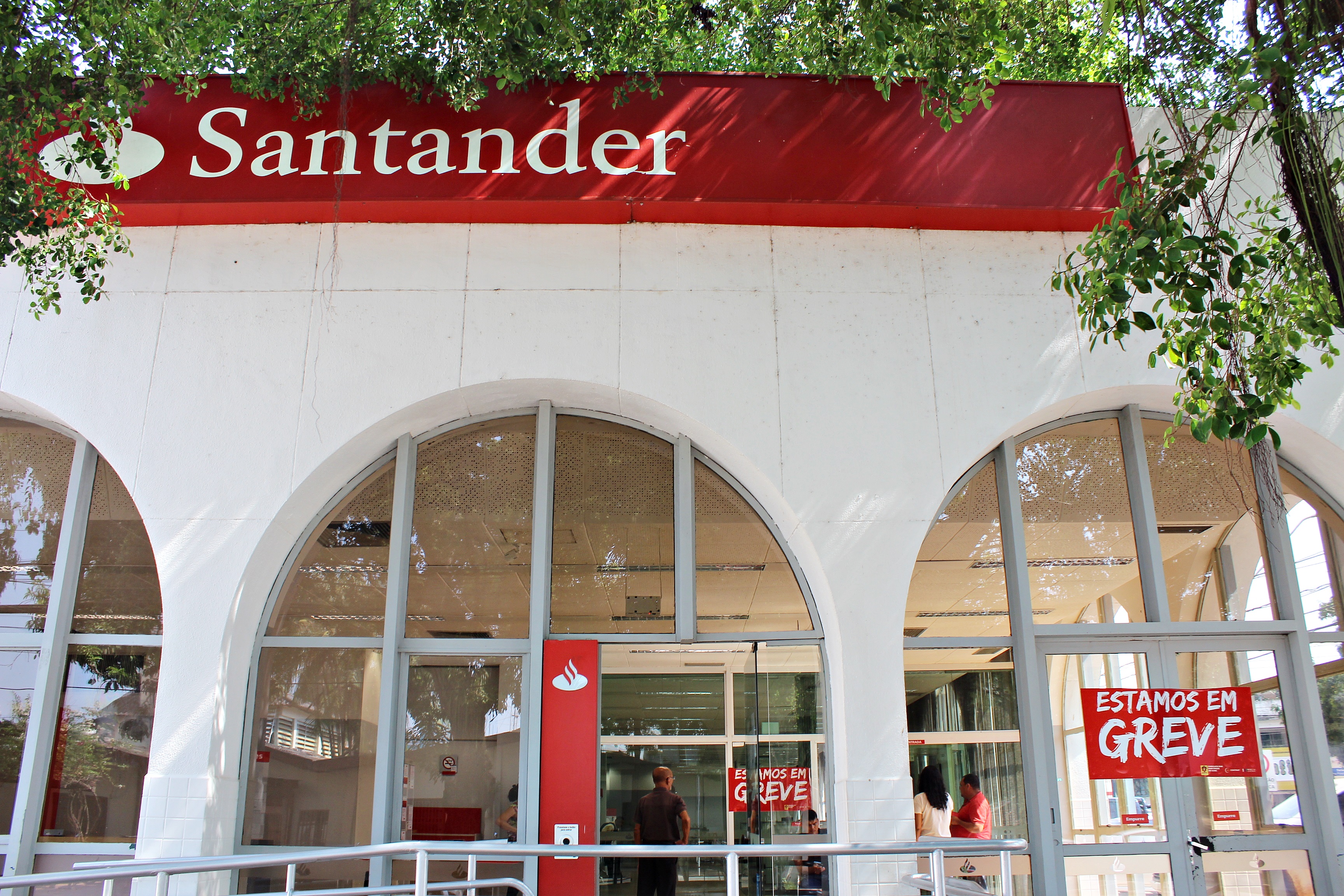 Você está visualizando atualmente Negociação garante avanços no aditivo do Santander