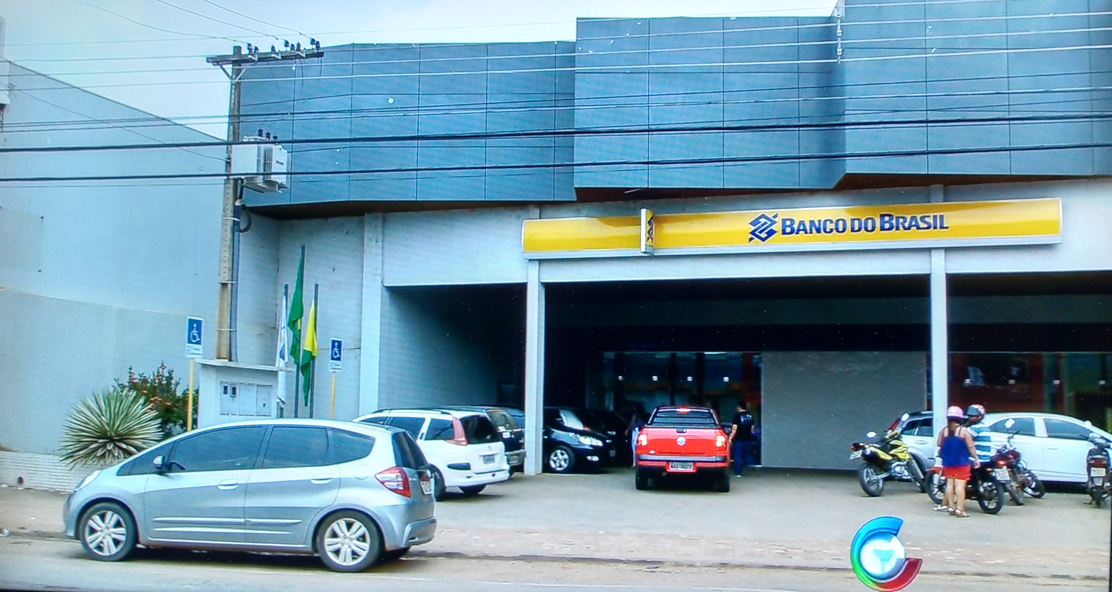 Leia mais sobre o artigo Homens ainda não identificados levam mais de R$ 1 milhão de Banco do Brasil em Rio Branco